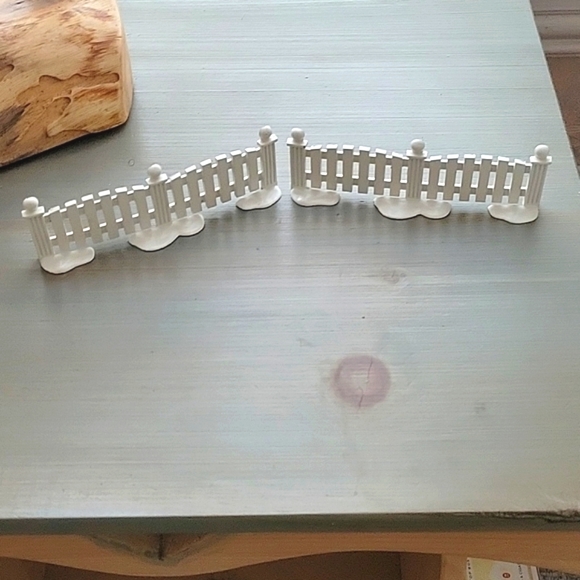 Dept 56 Metal Snow Village White Picket Fences - 2 - Picture 2 of 5